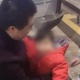 Кытайда кумар оюндарына акча табуу үчүн баласын сатып жиберген жаран кармалды