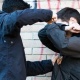 Мас абалындагы кесиптеши тарабынан сабалганын айткан жаран ишти караган тергөөчүнүн үстүнөн акыйкатчыга кайрылды