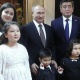 Путиндин жанындагы балакай ким? Ал сүрөткө тилин чыгарып түшкөнү үчүн жеме укканын Роза Айтматова айтып берди