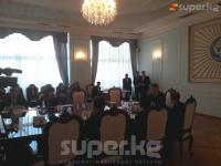 ӨКМ 28 метеостанцияны курууга 1 миллион 100 миң доллар грант алына турганын билдирди. Эл өкүлдөрү акчанын максаттуу пайдаланышына ишене албай жатканын айтышты
