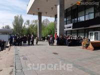 Белгилүү актриса Жаркын Балыкбаеваны акыркы сапарга узатуу митинг-реквиеми өтүп жатат