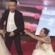 "Мен сени эч кимге бербейм..." Кытайда жигитинин үйлөнүү тоюна ак көйнөкчөн келип алган кыз тойду үзгүлтүккө учуратты