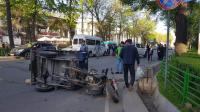 Бишкекте маршруттук такси менен мотороллер сүзүштү