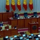 Депутат жарандарга кылмыш ишти мыйзамсыз ачкан кызматкерлерге кандай чара көрүлгөнүнө кызыкты