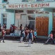 Эл өкүлү Аксы районундагы мектепте жагымсыз жыттан улам мугалимдер жана окуучулар эс-учун жоготуп жатканын билдирди