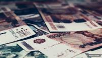 Орусияда күйөөсү эски диванды өрттөп салды. Аялы анын ичине 1,5 миллион рублду батир алуу үчүн чогултуп келген