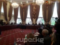 Укук коргоочу: "УКМК башыңдын үстүндөгү балтадай болуп турса, кимдин иштегиси келсин?"