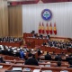 Парламентте быйыл 5 катмардагы билим берүү кызматкерлеринин маянасы көбөйтүлө турганын айтылды