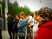 Бала бакчада бир керебетке 4-5тен, батпай калганы жерге жаткан балдардын видеосу боюнча ата-энелер тиешелүү мекемелерге арыз менен кайрылышат