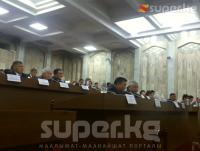 Депутат: "Мыйзам долбоорун кароодо 9 кишинин башы айланып жатса, анан 120 депутат аны кантип карайт?"