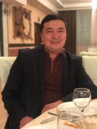 "Депутаттар Матраимовдун тоюна барып, анын алдынан өтүштү" дейт журналист Мирбек Айтикеев