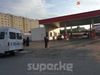 ЭЛДИК КАБАР: "Ошто жарылуудан кийин жабылары айтылган май куюучу жай дале иштеп жатат" дейт окурман