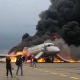 Москвадагы учак кырсыгы. Жүктөрүн сактоого аракет кылган жүргүнчүлөрдөн улам тыгын жаралып, арт жактагылар сыртка чыгууга жетишпей калышкан