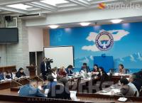 Депутат: "Ар кандай социалдык төлөмдөрдү алуу үчүн төрөгөн аялдар да бар экен"