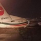 Мьянмада жүргүнчү ташып бараткан учак үчкө бөлүнүп кетти