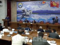 Депутат: "Окуу жайлардын жеке жактарга өткөнү, андагы медициналык факультеттердин ачылышы, кимдир бирөөнүн капчыгын толтуруу"