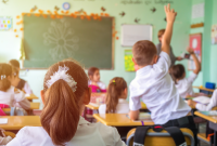 Южно-Сахалинскте мектеп окуучусун "төрөлбөй эле койсоң болмок" деп айткан мугалим иштен убактылуу четтетилди