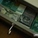 УКМКнын кызматкери 50 миң сом пара талап кылып кармалды