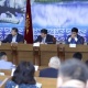 Депутат мас болуп же маӊзат колдонуп унаа айдагандарга айып пулдун өлчөмүн дагы көбөйтүү зарыл экенин айтты