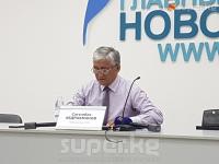 "Атамбаев күч түзүмдөрүнүн жетекчилери аркылуу Азиз Батукаевди бошоткон" дейт өзүн КСДПнын төрагасымын деген Абдрахманов