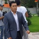 Сотко келгендер Манасбек Арабаевге жумуртка ыргытып, сумка менен башка чабышты. Ал 1 айга камакка алынды