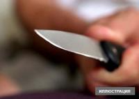 Ош шаарында 20 жашар кыз 3 кызга бычак сайды