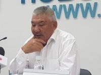 Бекназаров: "Атамбаев менен Жээнбековдун эрегишүүсүнөн өлкөдө реформалар жүрбөй жатат"