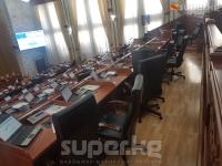 Түштөн кийин парламентте 10го жетпеген эле депутат отурат (фото)