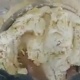 ЭЛДИК ВИДЕО: Буту менен камыр жууруп жаткан адамдын видеосу талкууга түштү
