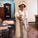Ак калпак менен чепкендин баркы кеттиби? Ольга Бузовага тартууланган улуттук кийимдер кызуу талкуу жаратты