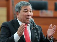 Депутат Рыскелди Момбеков: "Өкмөттү отставкага кетирүү керек! Разаков буга чейин жазган арызынын негизинде эле кете берсе болот". КҮНСОБОЛ