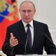 Владимир Путин: "Кыргыз өлкөсүнө саясий туруктуулук керек. Эл азыркы бийлик, президент Сооронбай Жээнбеков тарапта болушу абзел"