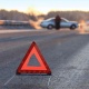 Боомдо жеңил унаа тосмону сүзүп кетип бир адам жабыркады