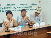 Апрель окуясында жакындарын жоготкон жарандар Бакиевди көрсөткөн эки канал жабылбаса митингге чыгарын билдиришти