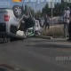 Бишкекте болгон жол кырсыгынан 3 адам жабыркады. Окурман унаанын бири оодарылып калган дейт