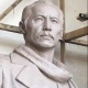 Интернетке Сүймөнкул Чокморовдун жаңы айкелинин сүрөттөрү тарады. Колдонуучулар бул жолу ыраазы