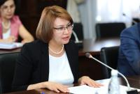 Вице-премьер-министр Алтынай Өмүрбекова: "Балдарга карата жасалган зордук-зомбулукту токтотууну өкмөт башкы приоритетте карап жатат". КҮНСОБОЛ