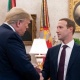 "Жолугушуу пайдалуу болду". Дональд Трамп Фейсбуктун негиздөөчүсү Марк Цукерберг менен жолукту