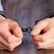Октябрь РИИБинин төрт кызматкери пара алып жаткан жеринен кармалды