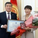 Өлкө башчы Айсулуу Тыныбековага 3 бөлмөлүү батир белек кылды