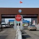 УКМКнын кызматкерлери операция учурунда таш бараңга кабылганы айтылууда