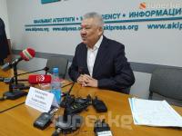 Азимбек Бекназаров: "Керек болсо азыркы жана мурдагы президенттер биригип алып өлкөнүн келечегин талкуулап, чогуу реформа кылышы керек"