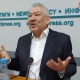 "Сооронбай Жээнбековдун эң чоң реформасы - Атамбаев менен күрөшүп, анын режимин сындырганы" дейт Азимбек Бекназаров