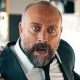 Белгилүү түрк актёру Халит Эргенч тартылган "Вавилондун" биринчи сериясы көрсөтүлөрү менен уу-дуу кептерди жаратты. Учурда сериалдын келечеги бүдөмүк болуп турат
