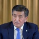 "Отурасыңар былтыйып". Президент коррупцияга шектелип кармалган Алмаматовдун бошотулушу боюнча Башкы прокуратура менен Жогорку Сотту сынга алды