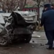 Бишкекте айдоочунун жүрөк оорусу кармап, аялдамада турган 4 унааны сүзүп кетти. Андан 5 адам жабыркады
