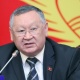 КҮНСОБОЛ: Президент Коопсуздук кеңешинин соңку жыйынынын жыйынтыгы боюнча чечимге кол коюп, жалпы жонунан аткаминерлерге эскертүү берүү менен гана чектелди. Бул чара жетиштүүбү? Осмоналиев: "Президент чечкиндүү аракетинен кайткандай элес калтырды"