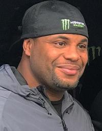 UFC'нин экс-чемпиону Хабиб Нурмагомедовдун кийинки беттеши оңой болбой тургандыгын айтты