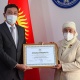 Ошто коронавирус пандемиясына каршы күрөшүүгө салым кошкон 10 адам сыйланды