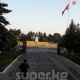 Өзгөндөгү шайлоо участкасы ачылды. Таң эрте көчөгө суу себилип, шыпырылган (фото)